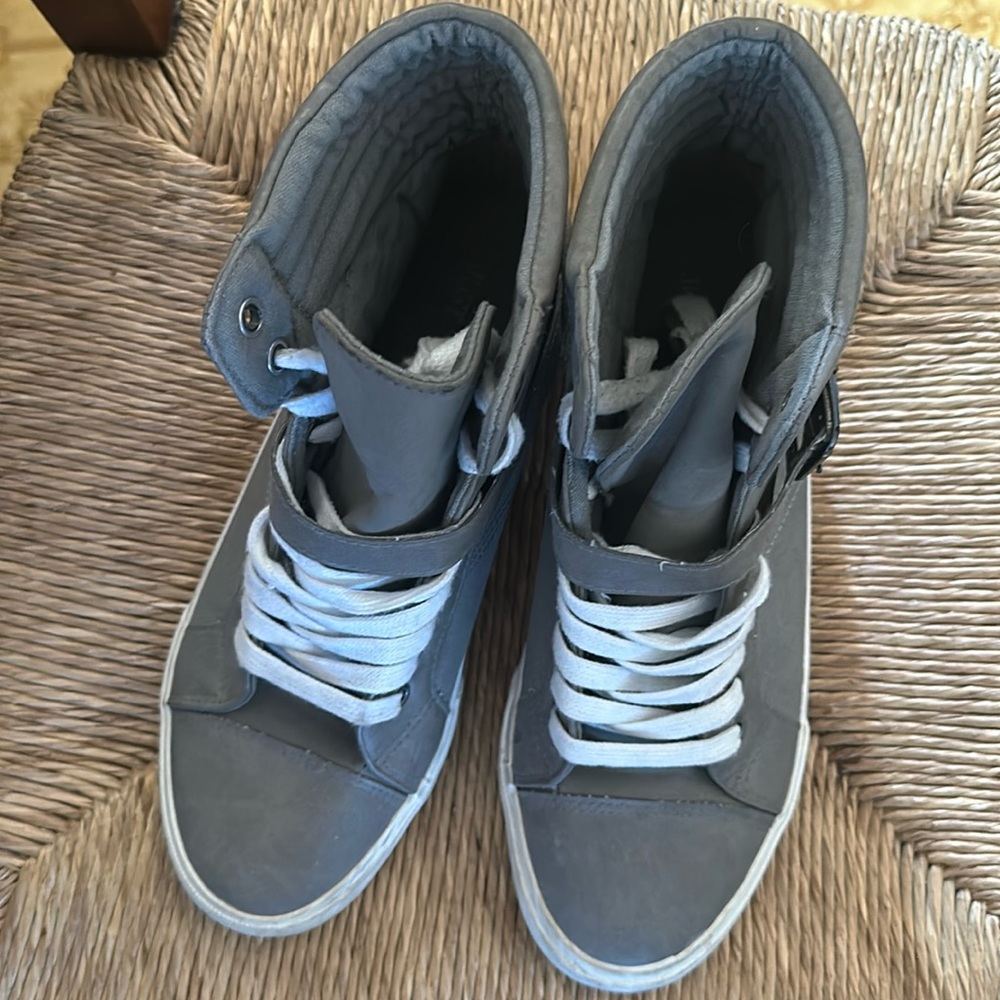 Shoe